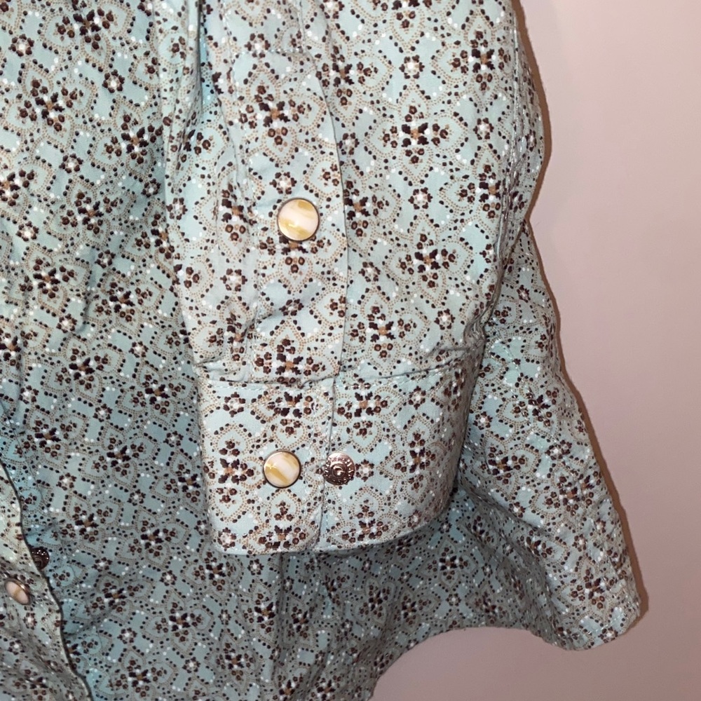 Chic Green Patterned Button Down Shirt - image 5